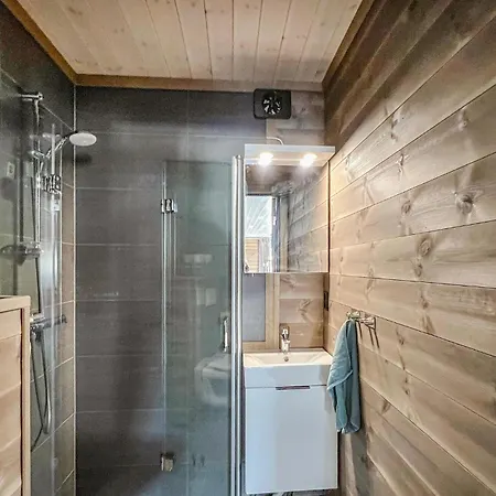 4 Bedroom Stunning In Holiday home