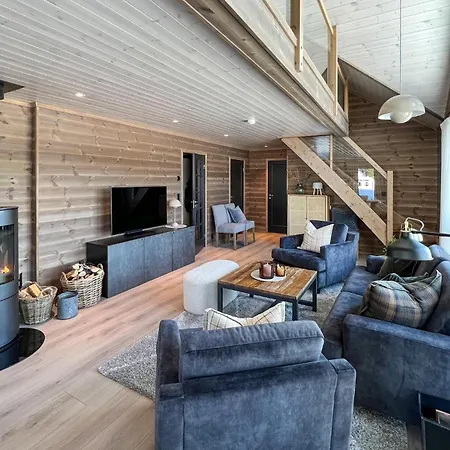 4 Bedroom Stunning In Holiday home Svingvoll